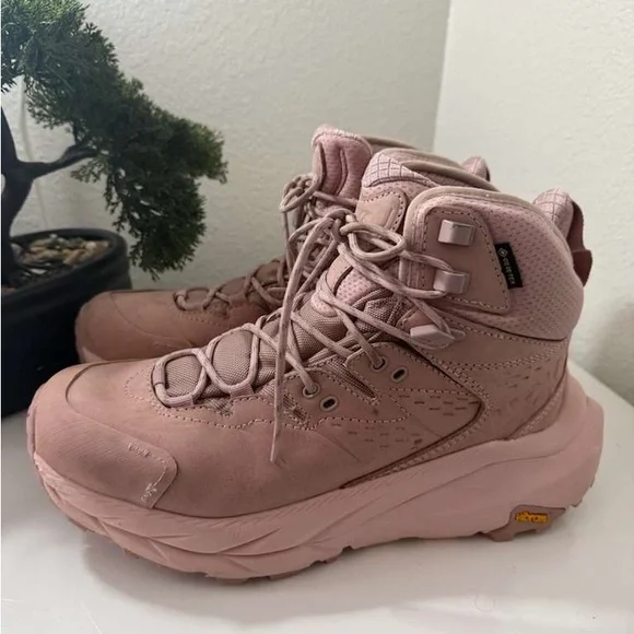 Hoka kaha 2 Women's Blush Pink Athletic Shoes - Picture 1 of 9